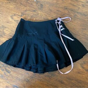 Sugar thrillz black pleated mini skirt with pink tie bows.